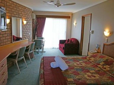 Sapphire Waters Motor Inn - Getaway Accommodation 4