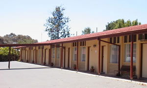 Golden Hills Motel - Getaway Accommodation 0