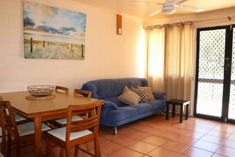 Pippies Beachhouse - Getaway Accommodation 1