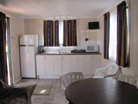 Palm Beach Caravan Park - Getaway Accommodation 2
