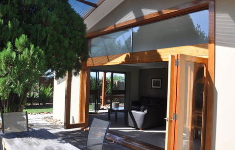 Beachfront House - Getaway Accommodation 4