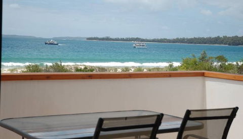 Beachfront House - Getaway Accommodation 5
