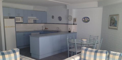 Breakers Apartments Mollymook - Getaway Accommodation 2