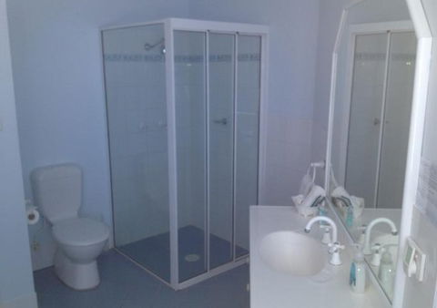 Breakers Apartments Mollymook - Getaway Accommodation 4