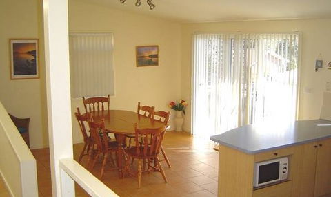 Breeze In Mollymook Beach - Getaway Accommodation 1