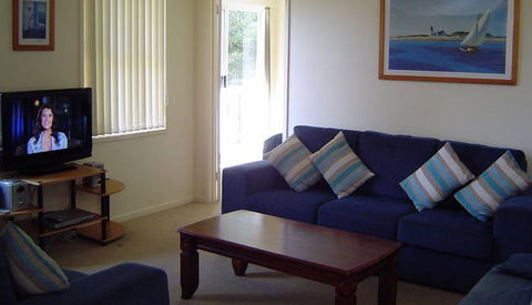 Breeze In Mollymook Beach - Getaway Accommodation 5