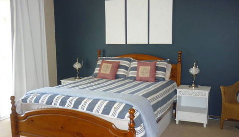 By The Bay - Getaway Accommodation 3