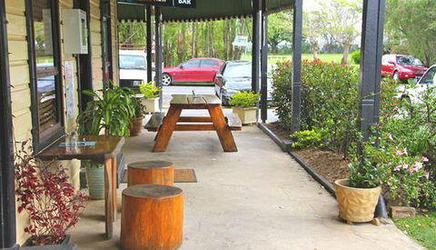 Brushgrove Hotel - Getaway Accommodation 3