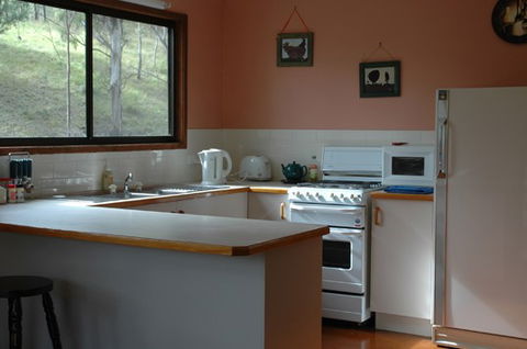 Cave Rock Cottages - Getaway Accommodation 3