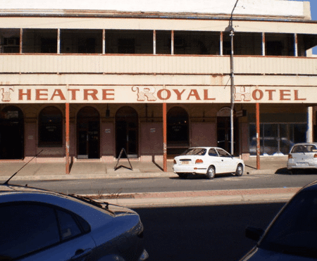 Theatre Royal Hotel - Getaway Accommodation