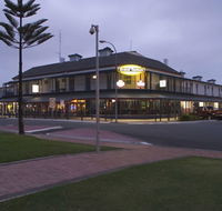 Grand Tasman Hotel - Getaway Accommodation