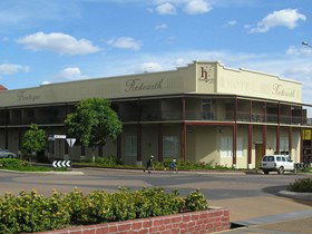 Redearth Boutique Hotel - Getaway Accommodation 0