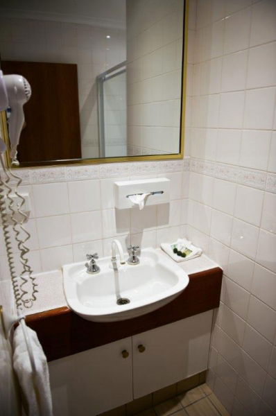 Cousins Motor Inn - Getaway Accommodation 13