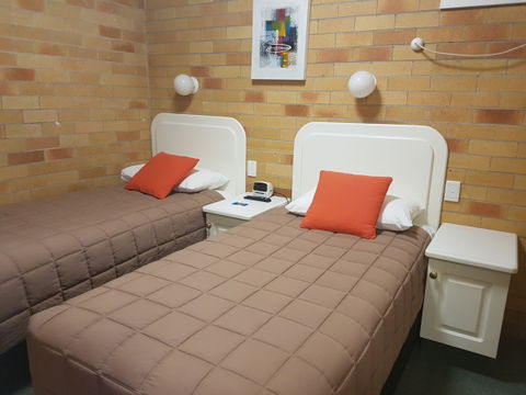 Cousins Motor Inn - Getaway Accommodation 14