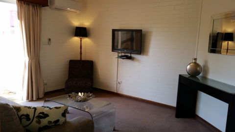 Cousins Motor Inn - Getaway Accommodation 15