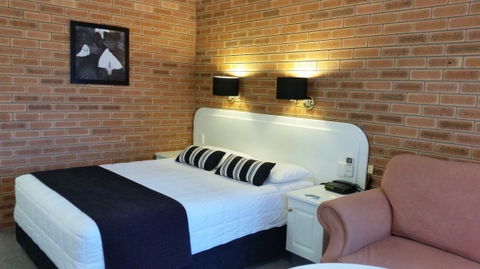 Cousins Motor Inn - Getaway Accommodation 8