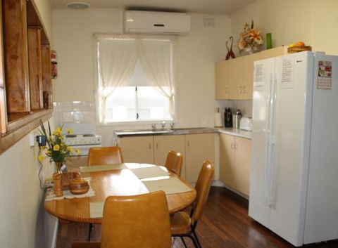 Executive Holiday Rental - Getaway Accommodation 2