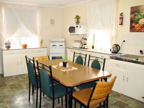 Executive Holiday Rental - Getaway Accommodation 4