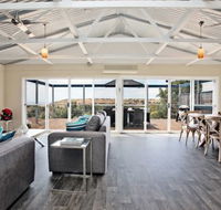 Coral Sands Luxury Beach House - Getaway Accommodation