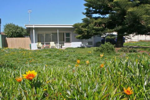 Beach Lovers Middleton - Getaway Accommodation 0