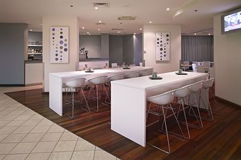 Mercure Welcome Melbourne - Getaway Accommodation 1