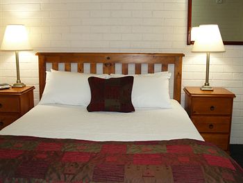 Pigeon House Motor Inn - Getaway Accommodation 9