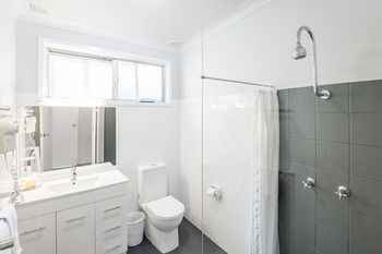 The Esplanade Motel - Formerly Eco-Inn Warners Bay - Getaway Accommodation 5
