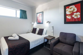 The Esplanade Motel - Formerly Eco-Inn Warners Bay - Getaway Accommodation 9
