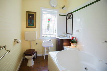 Adeline Bed And Breakfast - Getaway Accommodation 13