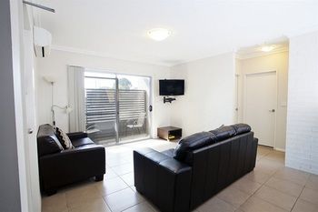 Bluegum Apartments - Getaway Accommodation 17