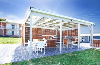 Harbourview Serviced Apartments - Getaway Accommodation 1