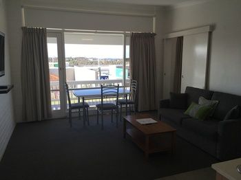 Harbourview Serviced Apartments - Getaway Accommodation 40