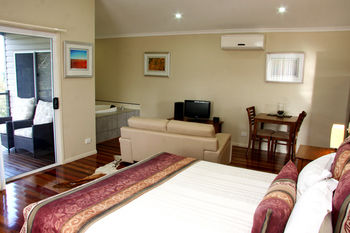 Yabbaloumba Retreat - Getaway Accommodation 2