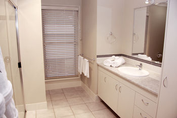 Yabbaloumba Retreat - Getaway Accommodation 3