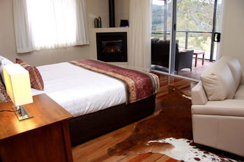 Yabbaloumba Retreat - Getaway Accommodation 4