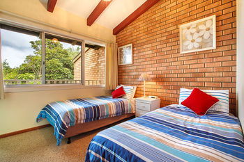Mollymook Beach Units - Getaway Accommodation 2