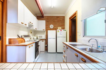 Mollymook Beach Units - Getaway Accommodation 12