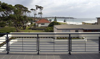 Mollymook Beachfront Executive Apartment - Getaway Accommodation 3