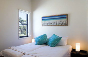 Mollymook Beachfront Executive Apartment - Getaway Accommodation 17