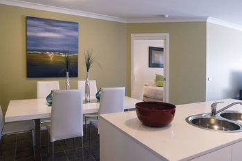 Mollymook Beachfront Executive Apartment - Getaway Accommodation 22