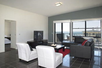 Mollymook Beachfront Executive Apartment - Getaway Accommodation 24