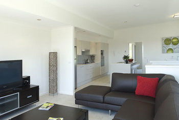 Mollymook Beachfront Executive Apartment - Getaway Accommodation 25