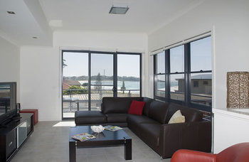 Mollymook Beachfront Executive Apartment - Getaway Accommodation 26