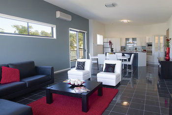 Mollymook Beachfront Executive Apartment - Getaway Accommodation 27