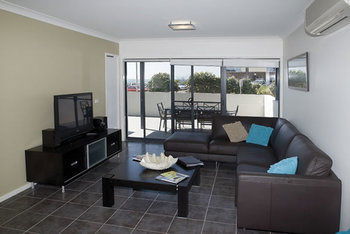 Mollymook Beachfront Executive Apartment - Getaway Accommodation 28