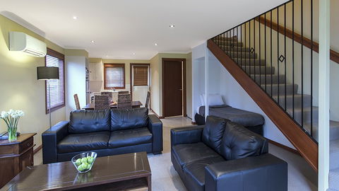 BEST WESTERN Colonial Village Motel - Getaway Accommodation 1