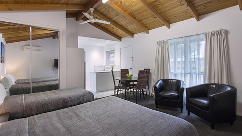 BEST WESTERN Colonial Village Motel - Getaway Accommodation 2