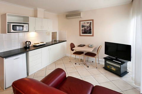 BEST WESTERN Ensenada Motor Inn & Suites - Getaway Accommodation 1