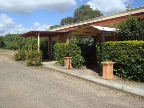 Hilldrop Motor Inn - Getaway Accommodation 2