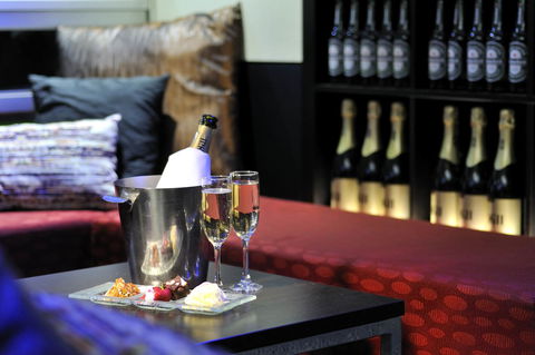 Mercure Melbourne Treasury Gardens - Getaway Accommodation 4